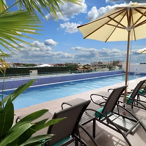 holiday-inn-express-and-suites-playa-del-carmen.tulum-hotels.net/